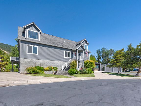 3rd image of 106 Creek View Ln