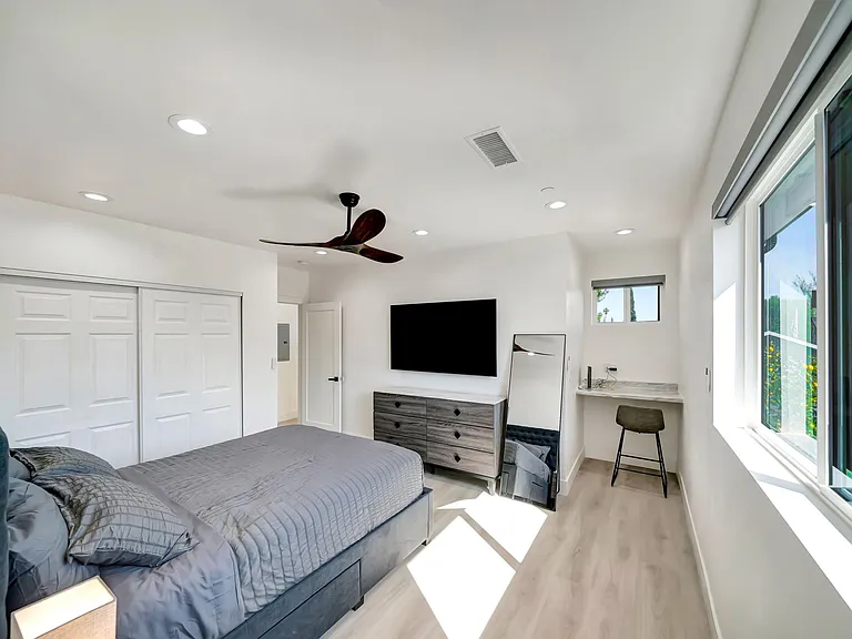 Vanalden Ave — Photo 30