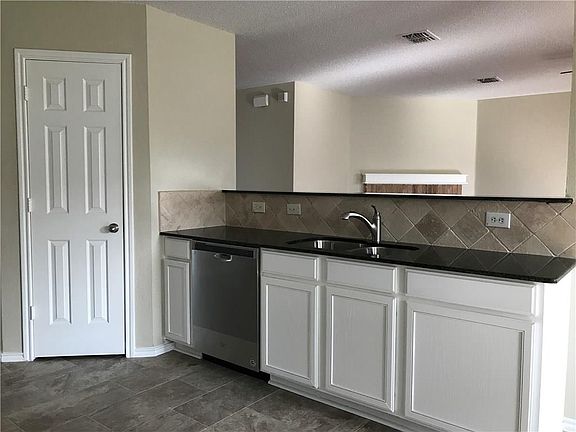 4th image of 716 Kinston Ct