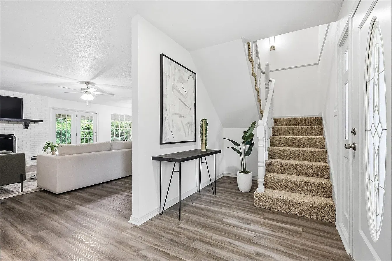5 bed, 2893 sqft, $2,600 — Photo 2