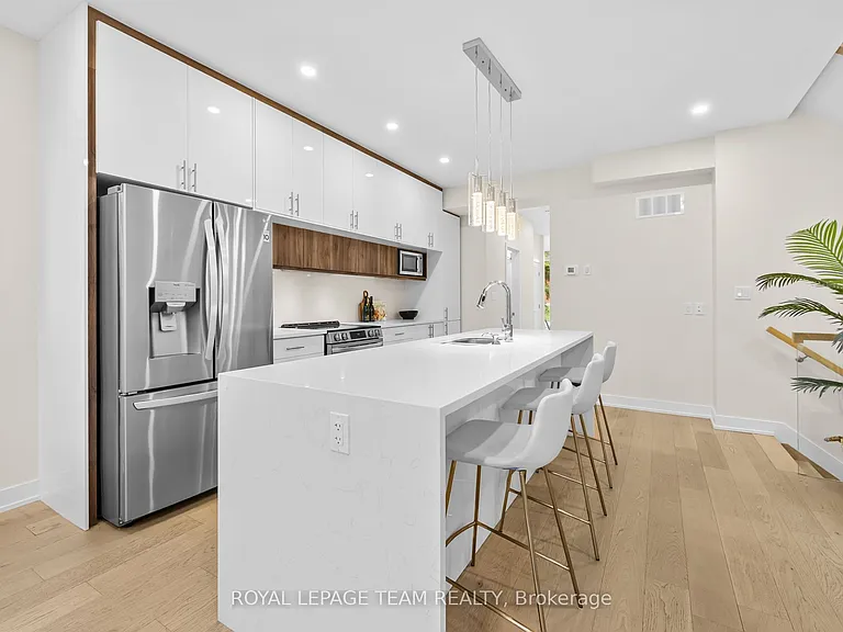 498 Wentworth Ave — Photo 6