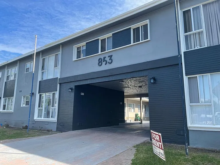 853 Center St — Photo 1