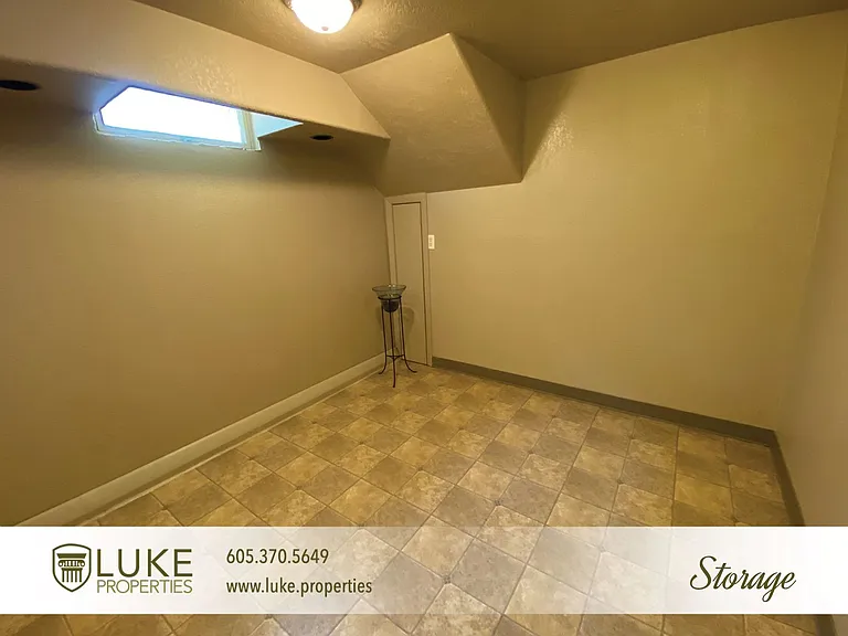 102 S Lake Ave — Photo 15