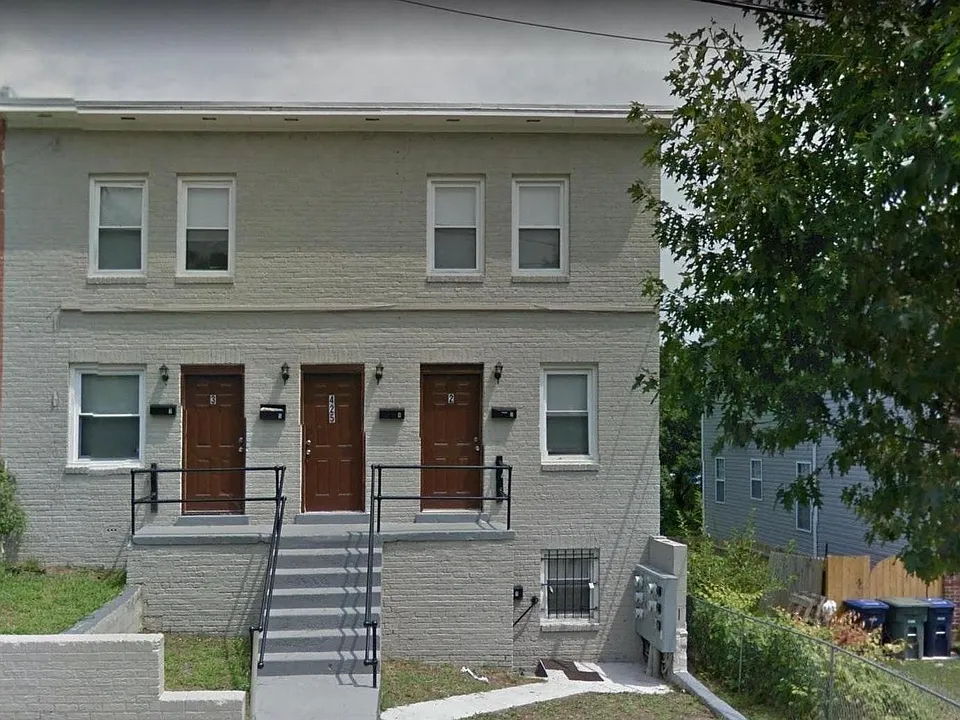 425 60th St NE