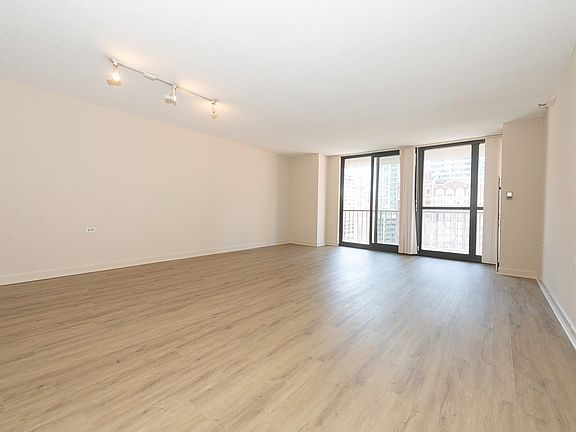 5th image of 10 E Ontario St APT 1203