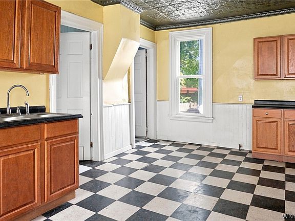 4th image of 320 Maryland St