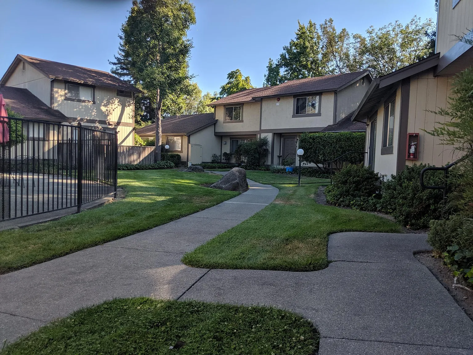 Vista Del Robles Apartments — Photo 4