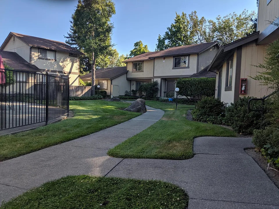 Vista Del Robles Apartments