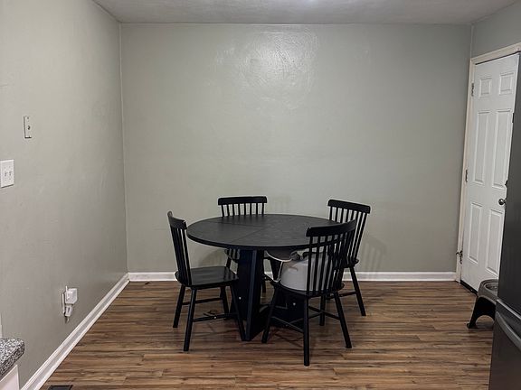 3rd image of 977 Tifton St