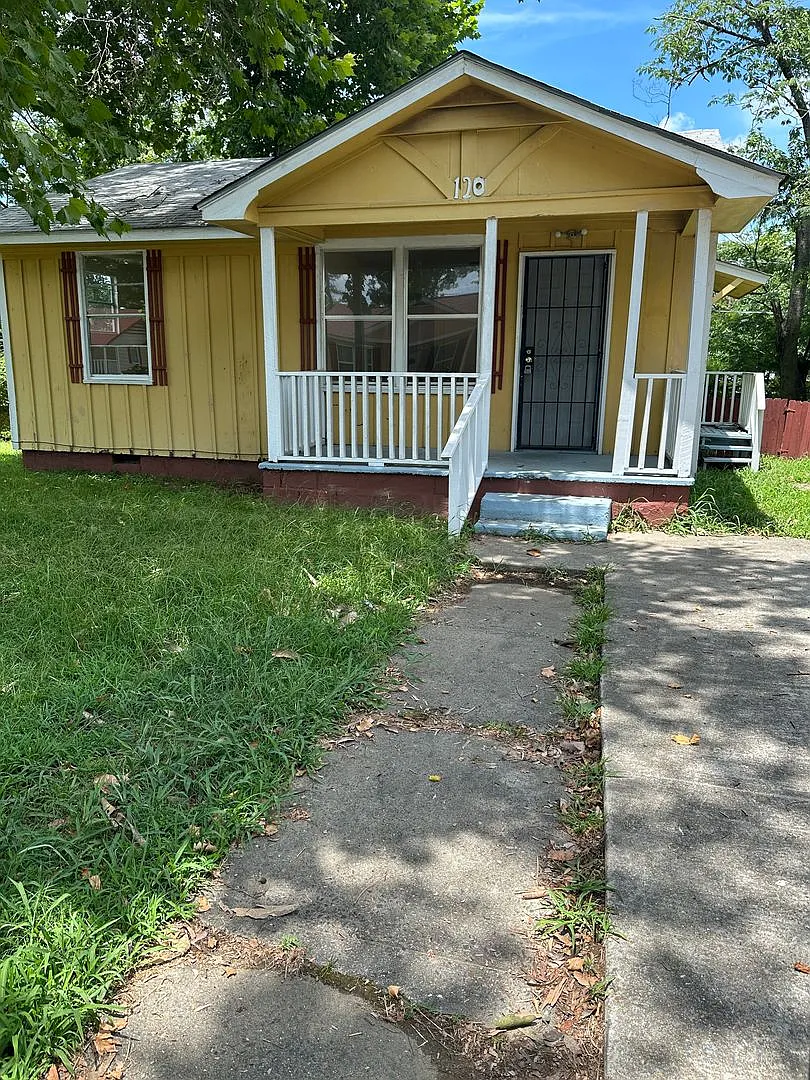 2 Bedroom and 1 bath Central air and heat — Photo 1