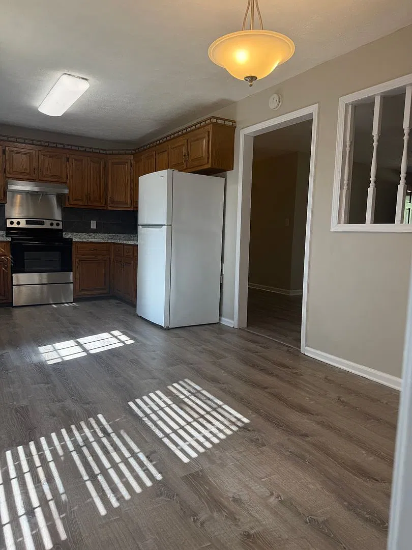 Charming Brick Home in North Jackson! — Photo 4