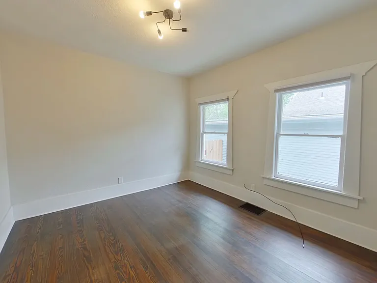 333 N Volutsia Ave — Photo 7