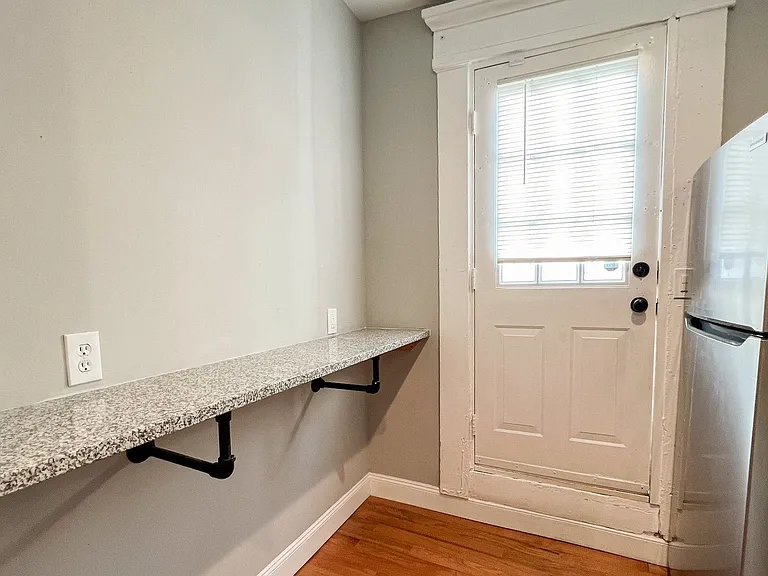 318 N Duke St #5 — Photo 8