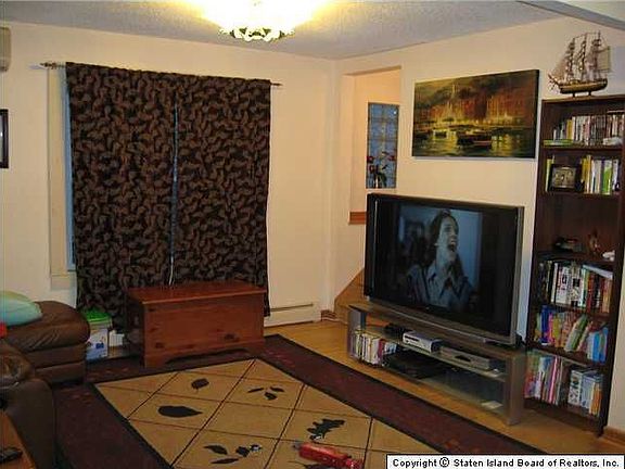 2nd image of 105 Hickory Ave