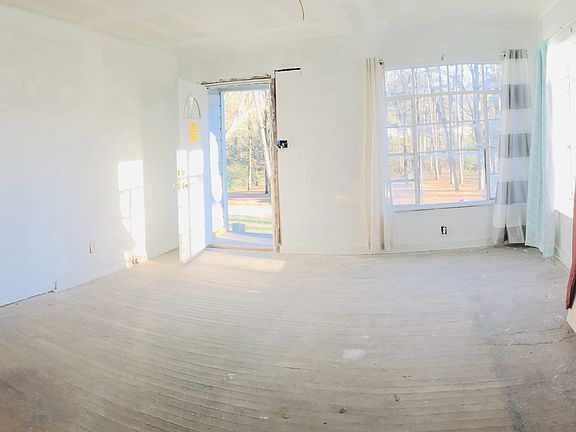 2nd image of 2723 Brookhollow Dr