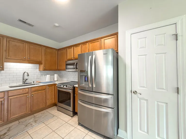 102 Manning Ct — Photo 9