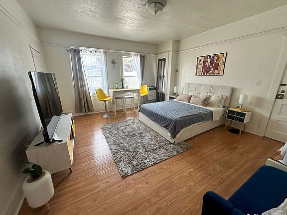 4th image of 1717 N Mariposa Ave #4