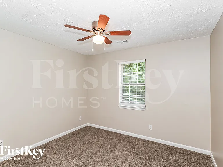 83 Huntington Ct — Photo 15