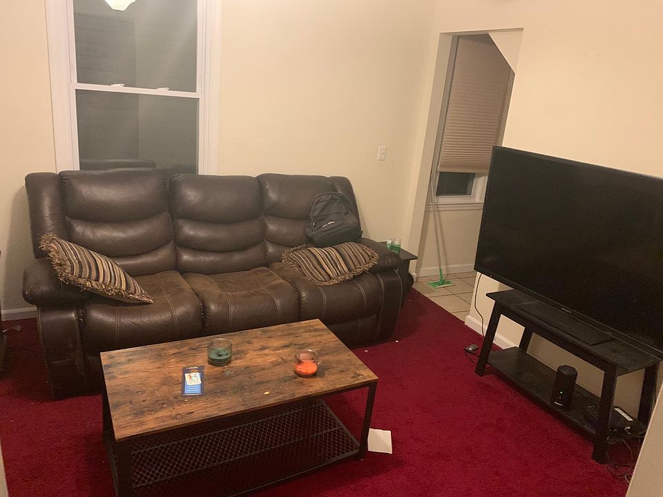 2nd image of 14 Olyphant Pl #1/2