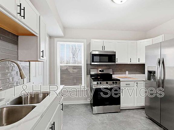 5th image of 37 E 32nd St