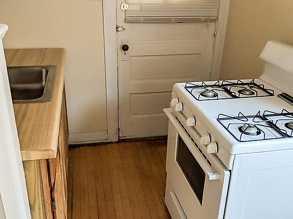 2nd image of 3618 1/2 N Marshfield Ave #1B