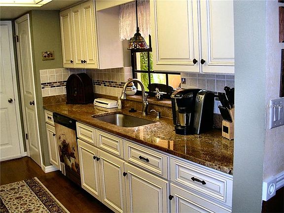 4th image of 1111 Lakeshore Dr Unit B6