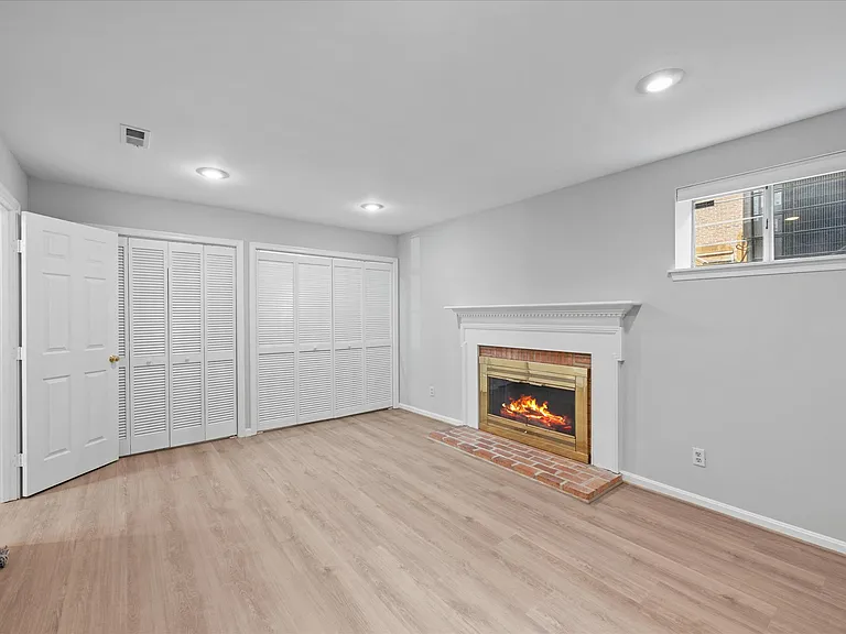 299 S Pickett St — Photo 35