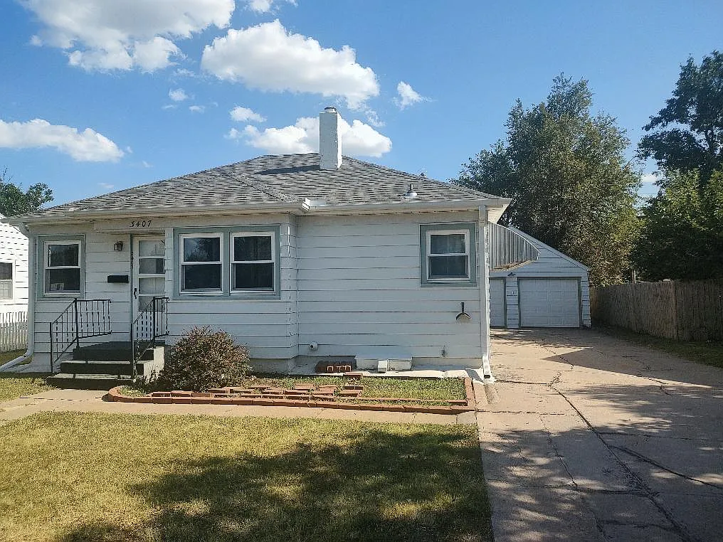 4 bed, 1472 sqft, $1,100 — Photo 1