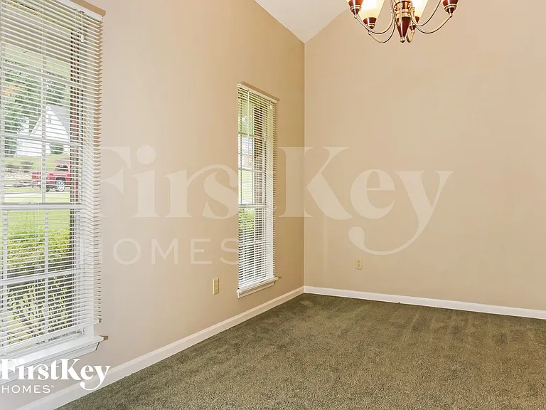 993 Cherry Laurel Dr — Photo 6