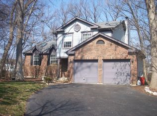 8 Banbury Ct, Streamwood, IL 60107