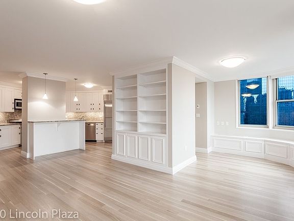 3rd image of 30 W 63rd St APT 28K