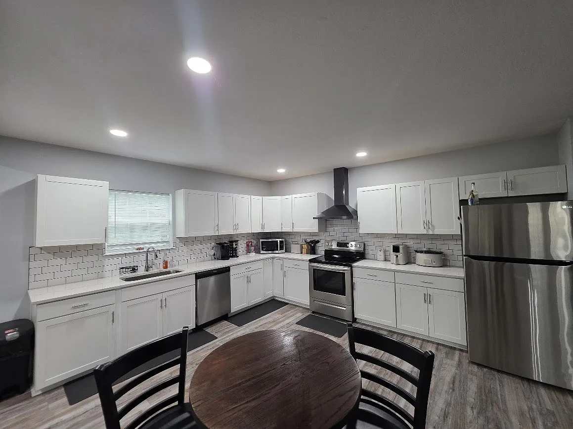 4 bed, 3230 sqft, $3,600 — Photo 2