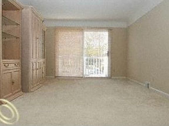4th image of 487 N Eton St #4