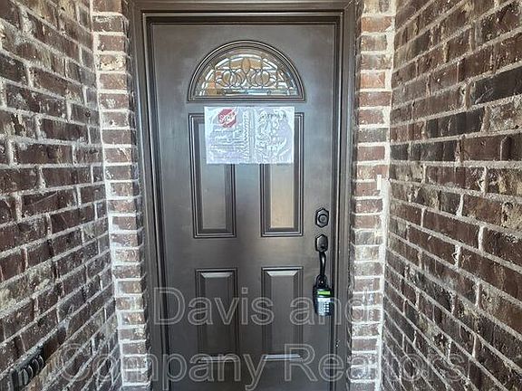 2nd image of 104 S Carver St