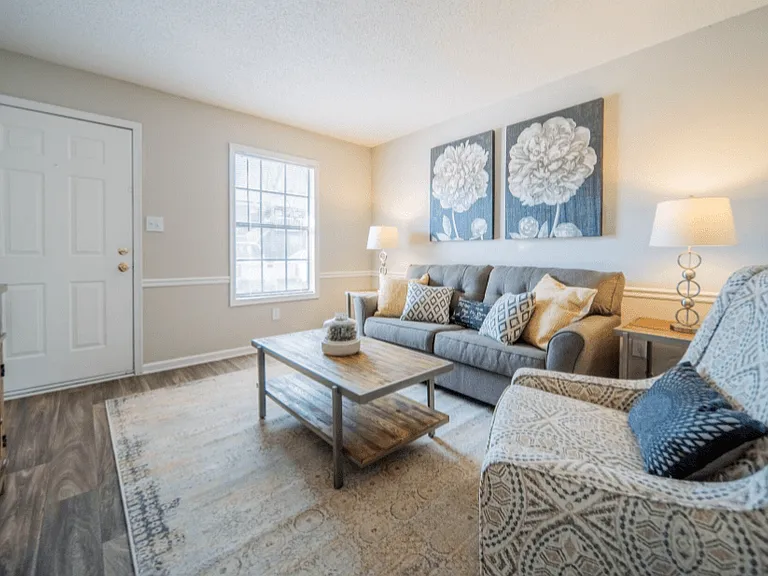 Willow Creek Apartments — Photo 3