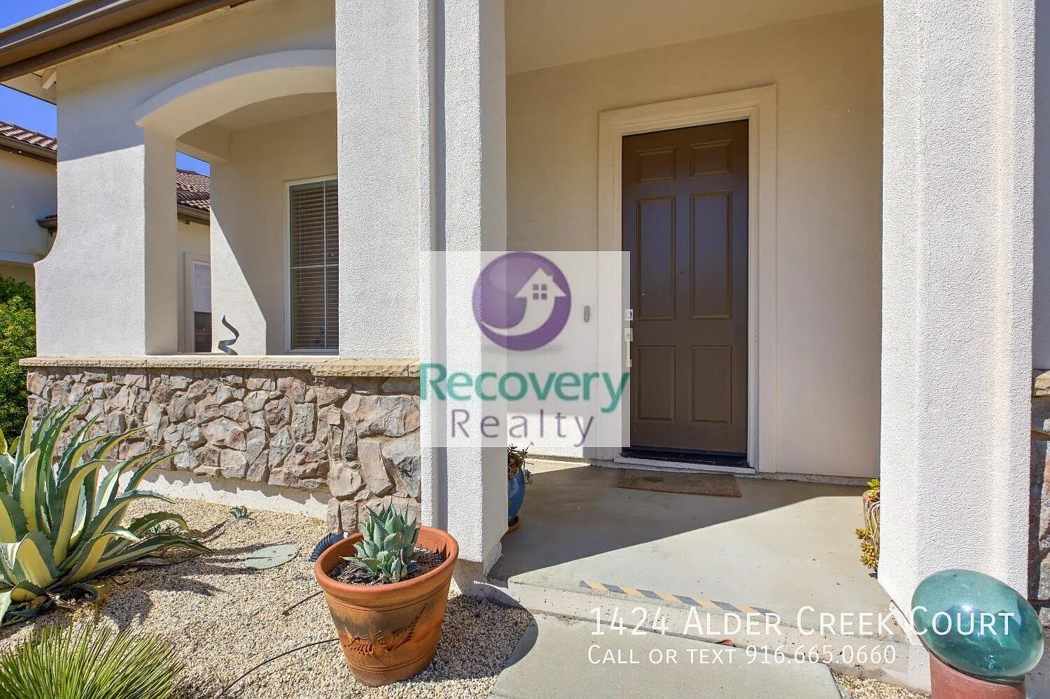 Rare Single Level Five Bedroom in 12 Bridges with Solar — Photo 2