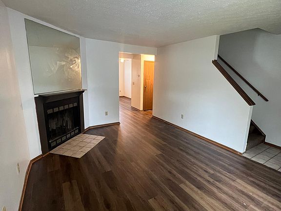 4th image of 931 Hidden Acres Ct