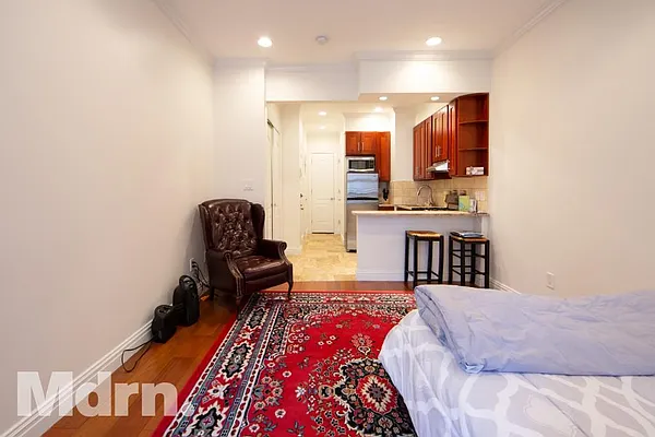 Rented by Mdrn Residential | media 5