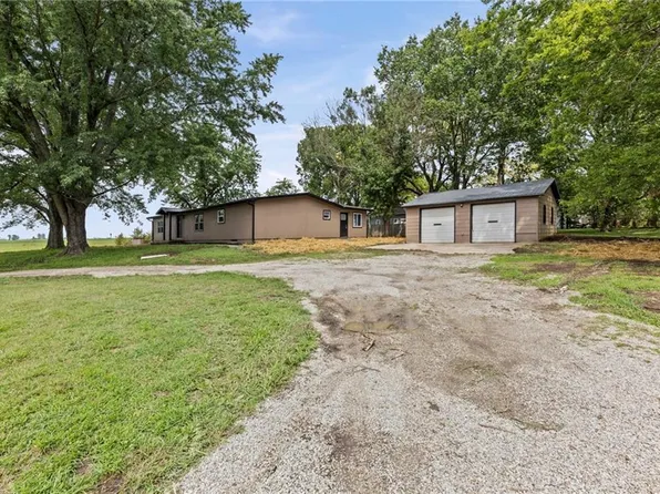 39135 Plum Creek Rd, Osawatomie, KS 66064