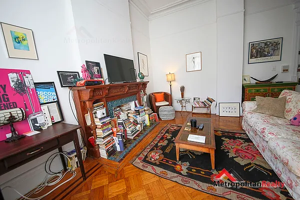 Rented by Metropolitan Realty | media 3