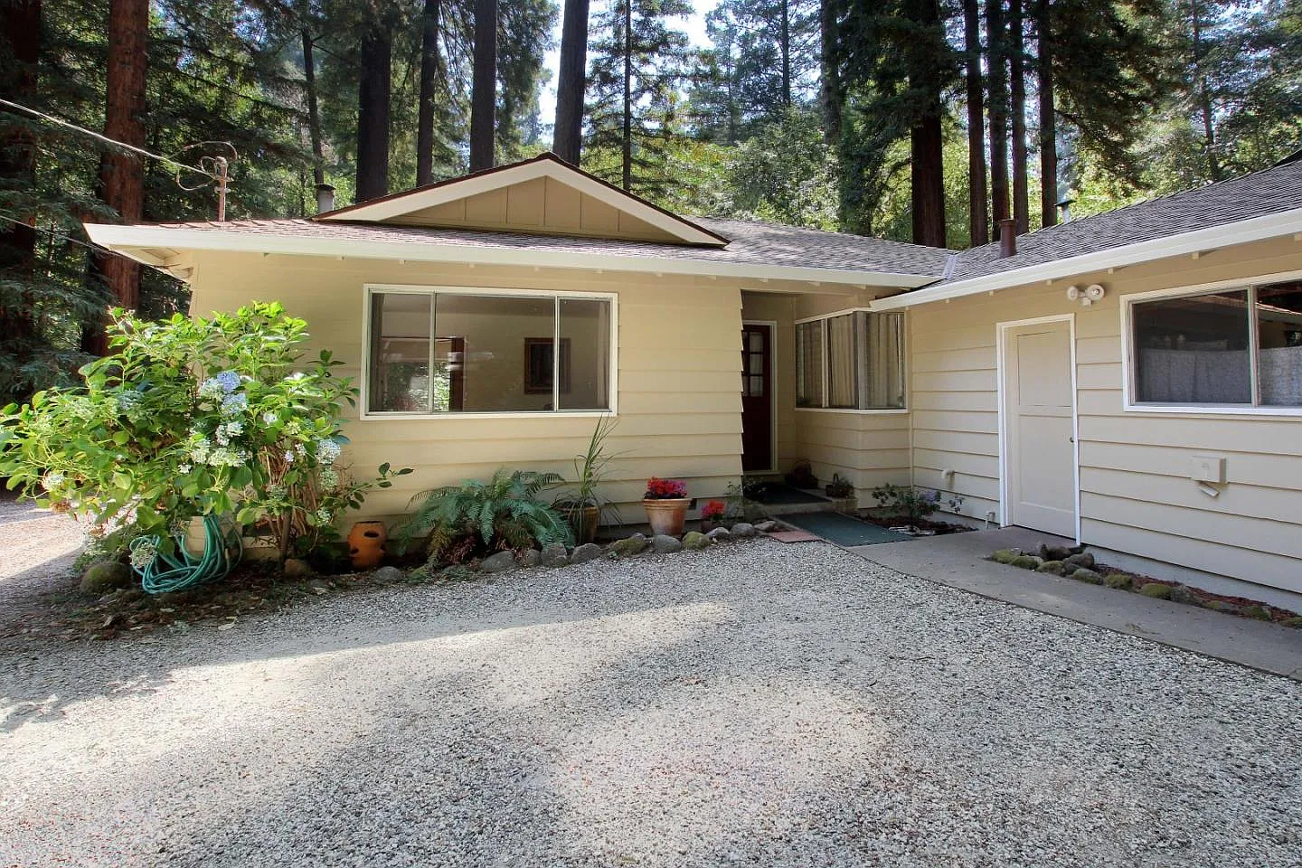 195 Brook Ln photo 1