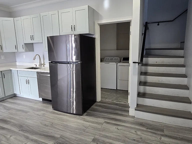 2577 Hillcrest Ave #3 — Photo 8