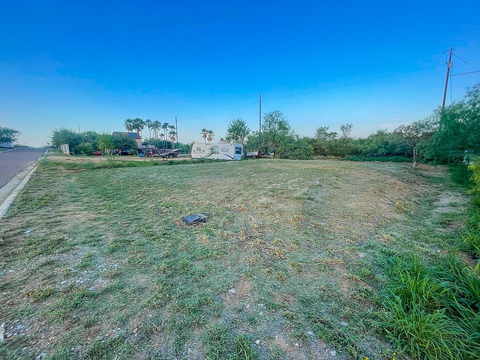 1st image of 423 Papaya Dr