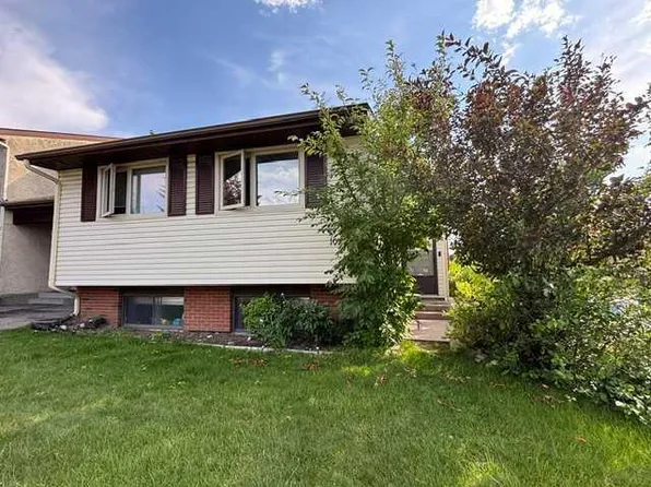 107 Silvergrove Rd NW, Calgary, AB T3B 4Z6