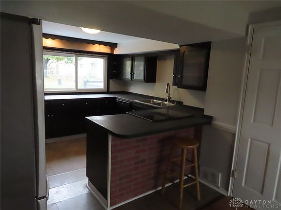 4th image of 1622 Marilyn Ave