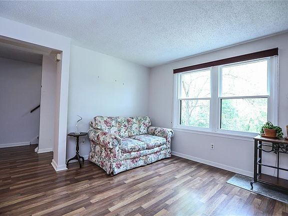 5th image of 30 Chesterton Ct