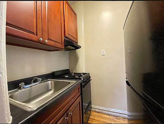 3rd image of 552 Parkside Ave APT A3