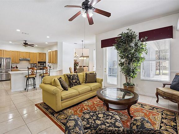 5th image of 710 Regina Cir