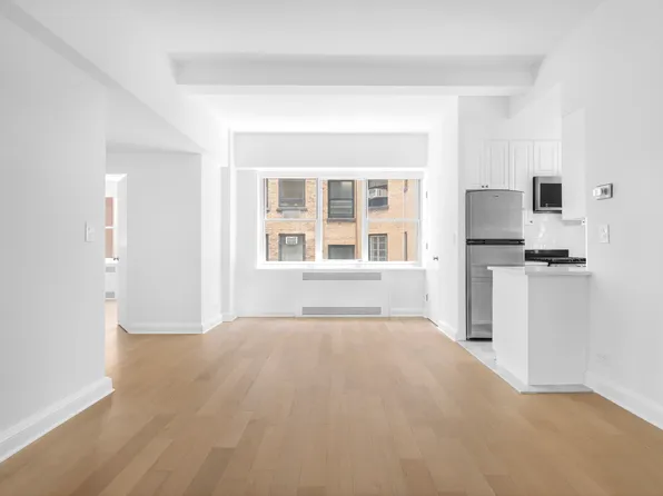 300 East 57th Street image 1 of 5