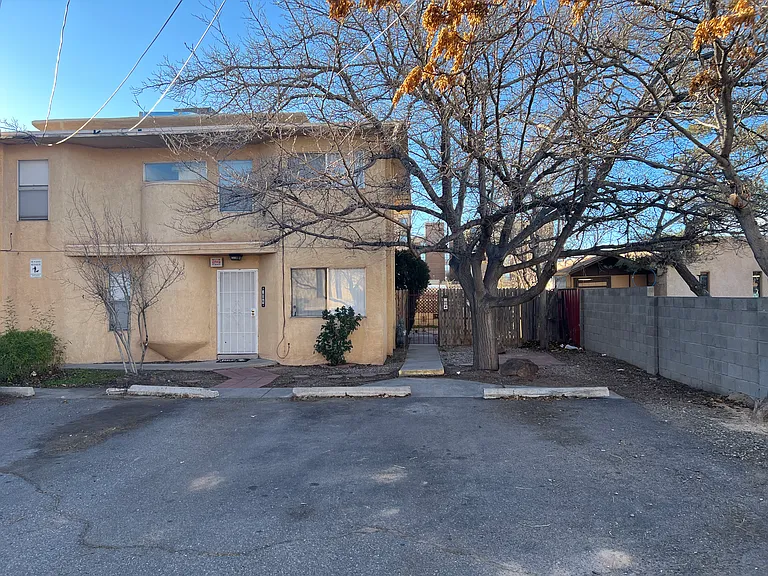 2 Bedroom Town Apartment with Washer / Dryer in Unit & Private Yard — Photo 38